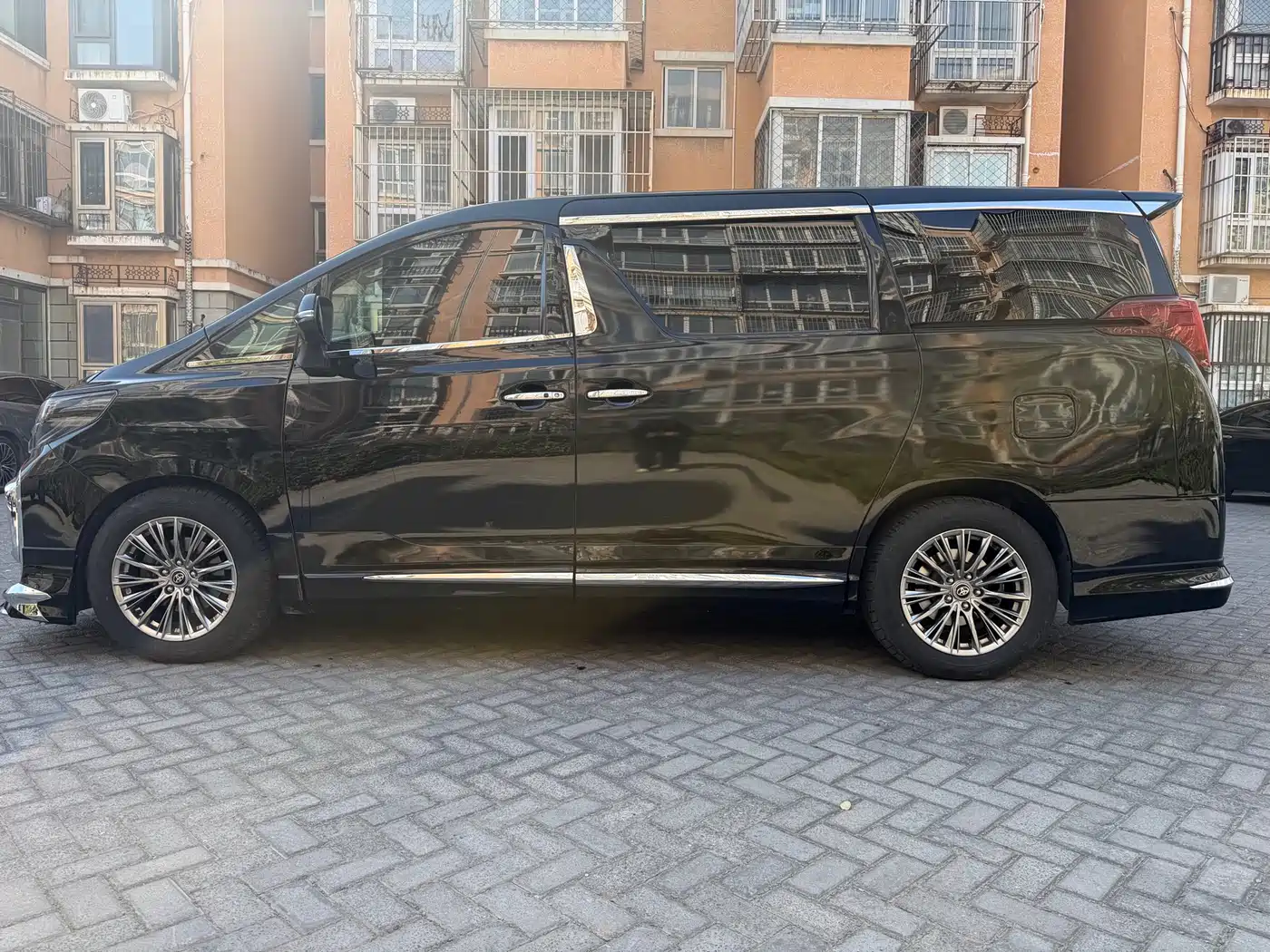 Toyota Alphard 2011 Model 2.4L Luxury фото 7