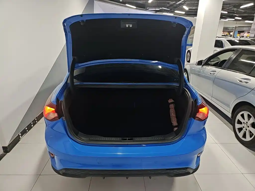 Ford Focus 2023 2022 Sedan EcoBoost 180 Auto Speed Edition
