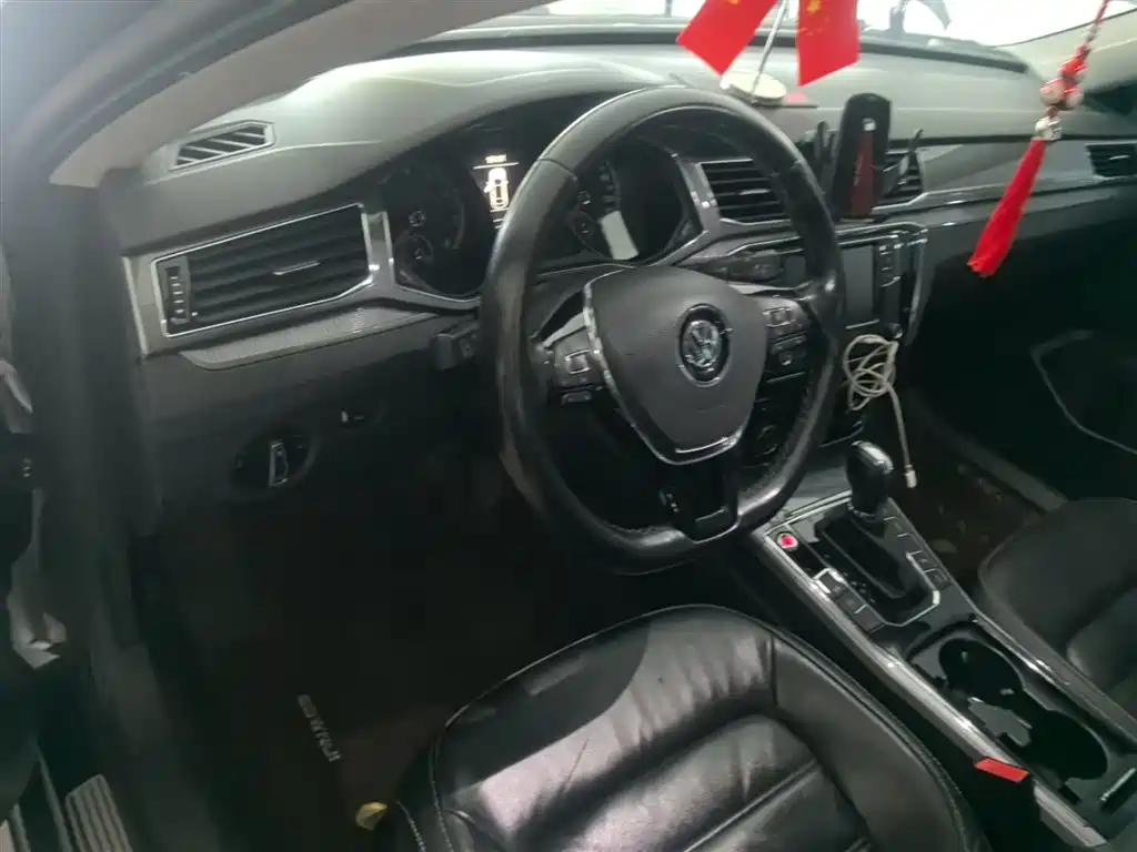Volkswagen Passat 2017 330TSI DSG Prestige фото 10