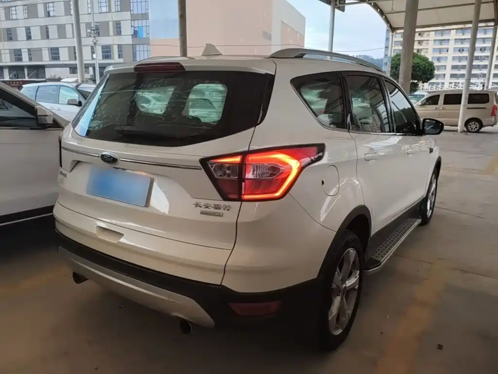Фото 7 - Ford Kuga