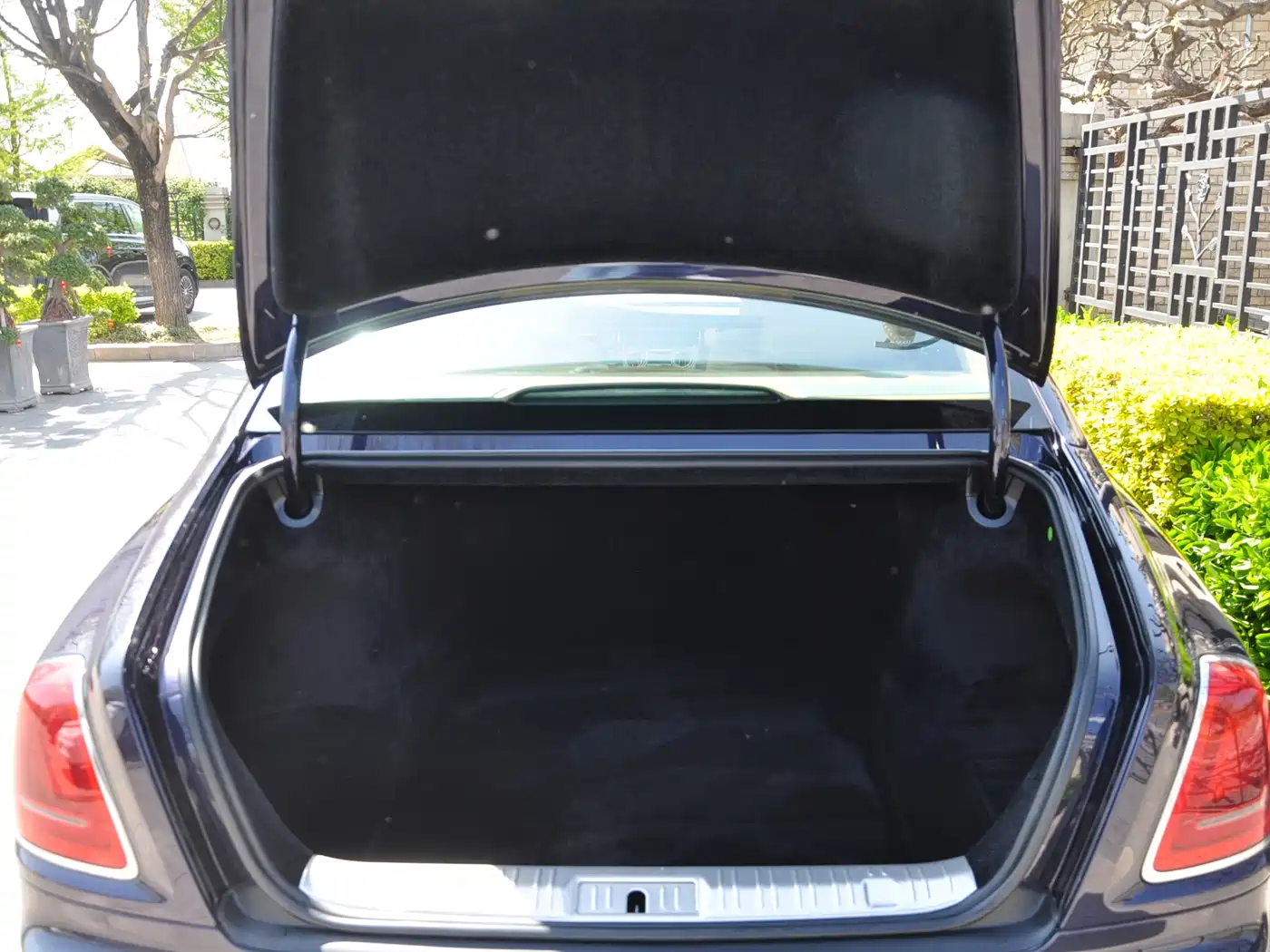 Rolls-Royce Ghost 2013 2010 Model 6.6T Standard