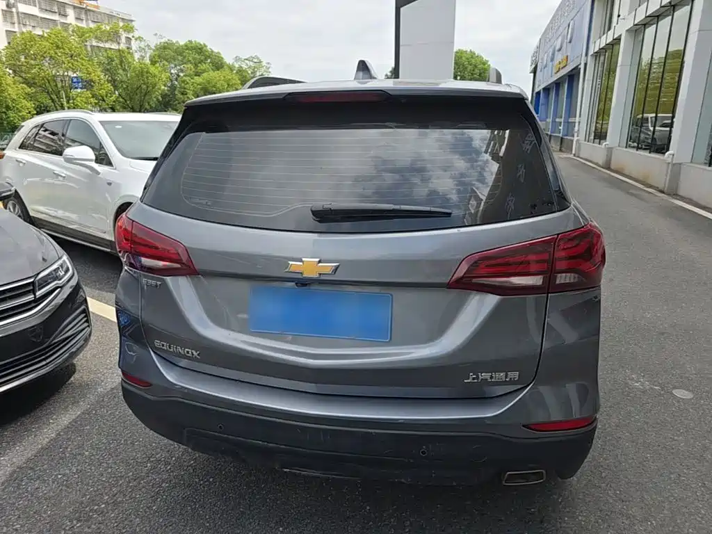 Фото 4 - Chevrolet Equinox