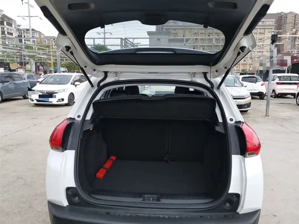 Peugeot 2008 2014 1.6L Manual Fashion Edition фото 19