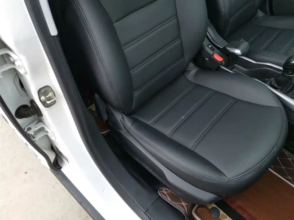 Peugeot 2008 2014 1.6L Manual Fashion Edition фото 25