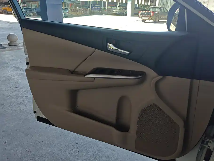 Фото 7 - Toyota Camry