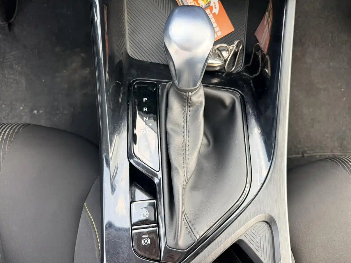 Фото 13 - Roewe i5