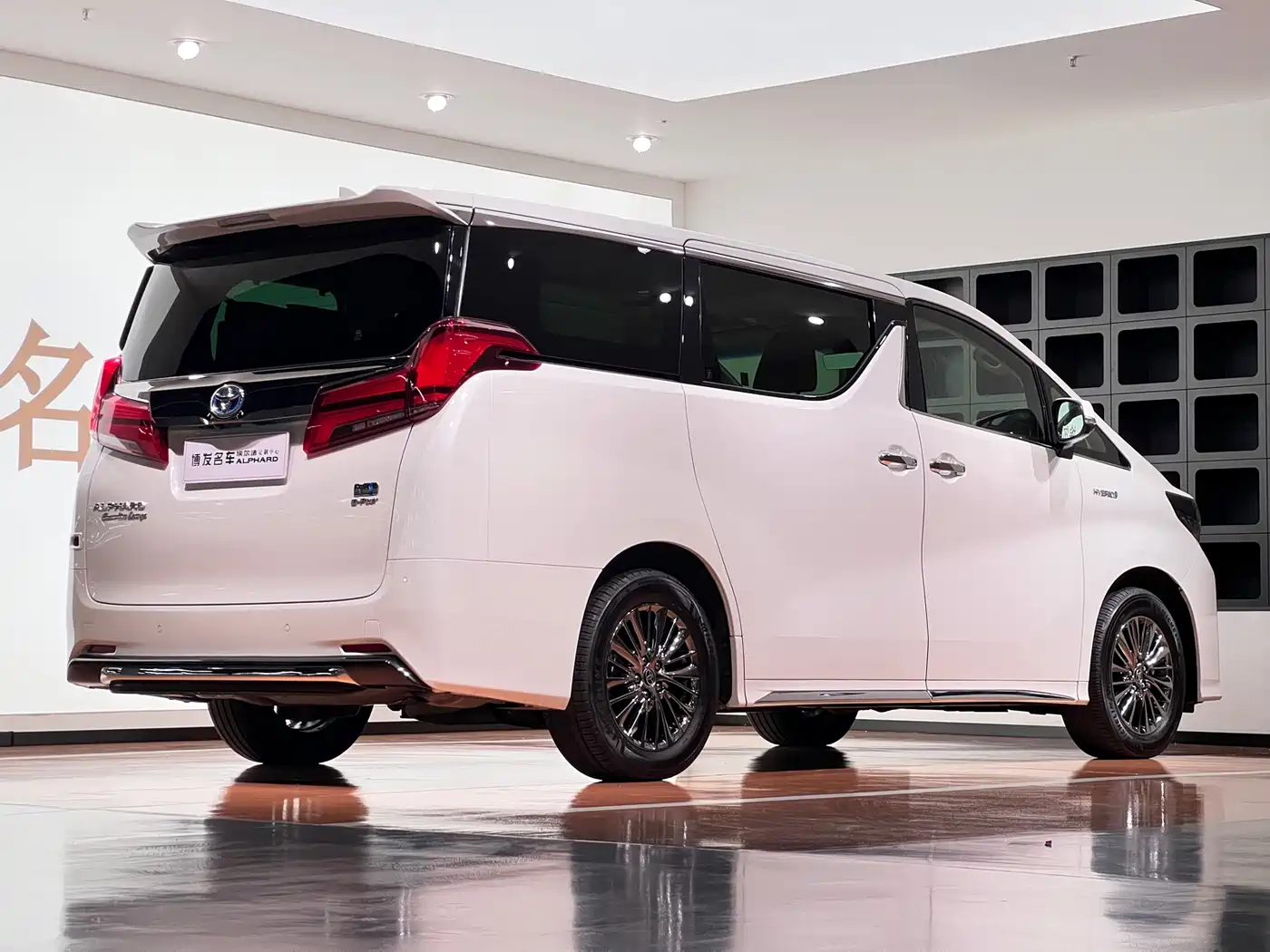 Toyota Alphard 2023 Dual Hybrid 2.5L Ultimate Gold Edition фото 7