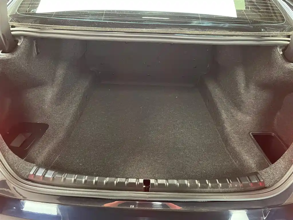 BMW 5 Series 2023 530Li Leading M Sport Package фото 23