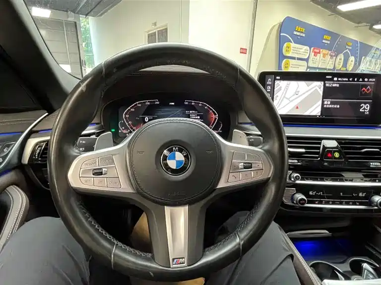 BMW 5 Series 2023 530Li Leading M Sport Package фото 10