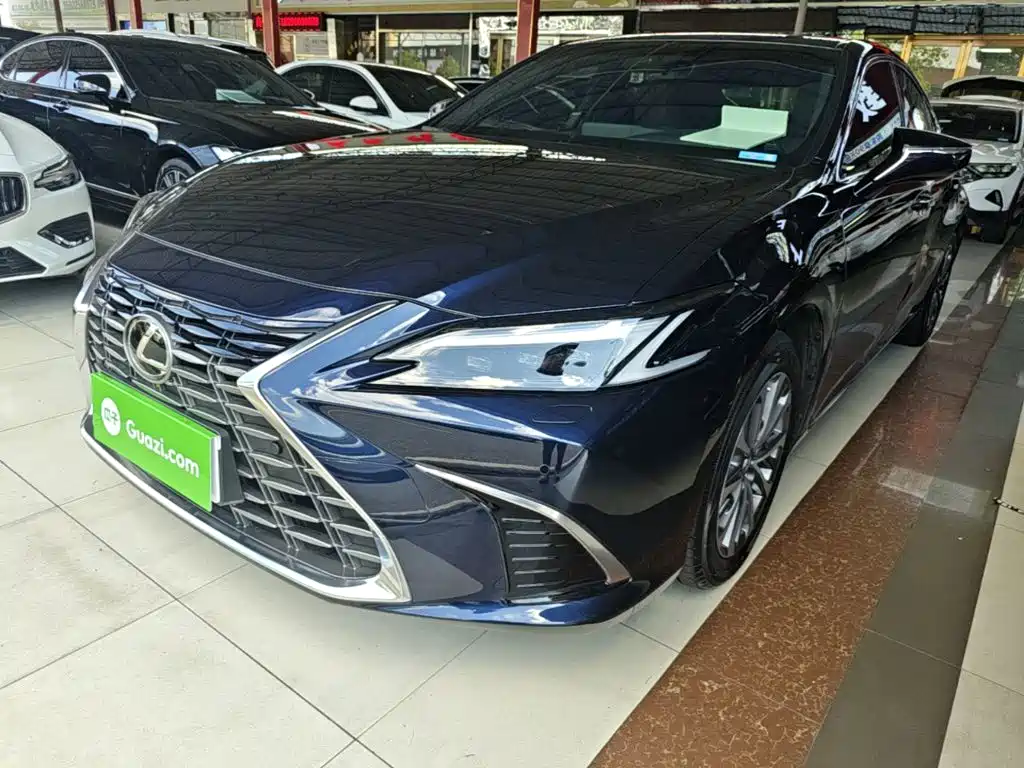 Lexus ES 2025 200 Ultimate Edition
