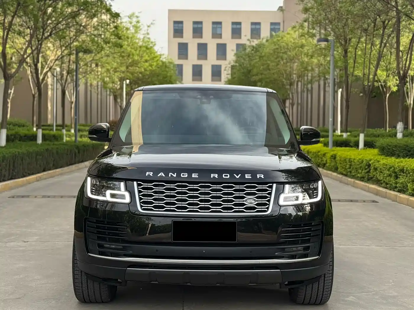 Land Rover Range Rover 2021 3.0 L6 Heritage Extended Classic Edition фото 3