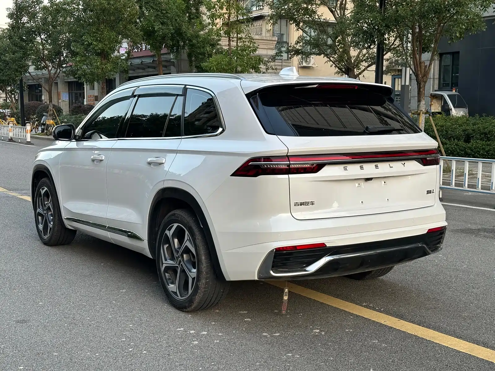 Фото 7 - Geely Monjaro