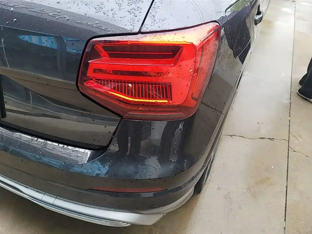AUDI Q2L E-TRON