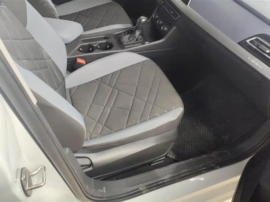 Volkswagen Lavida 2023 Facelift 1.5L Auto Comfort Edition фото 8