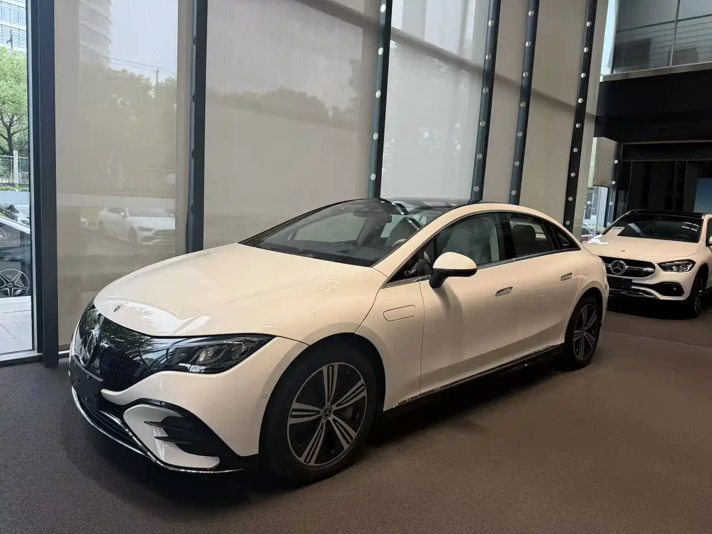 Mercedes-Benz EQE 2025 Model 500 4MATIC Luxury Edition