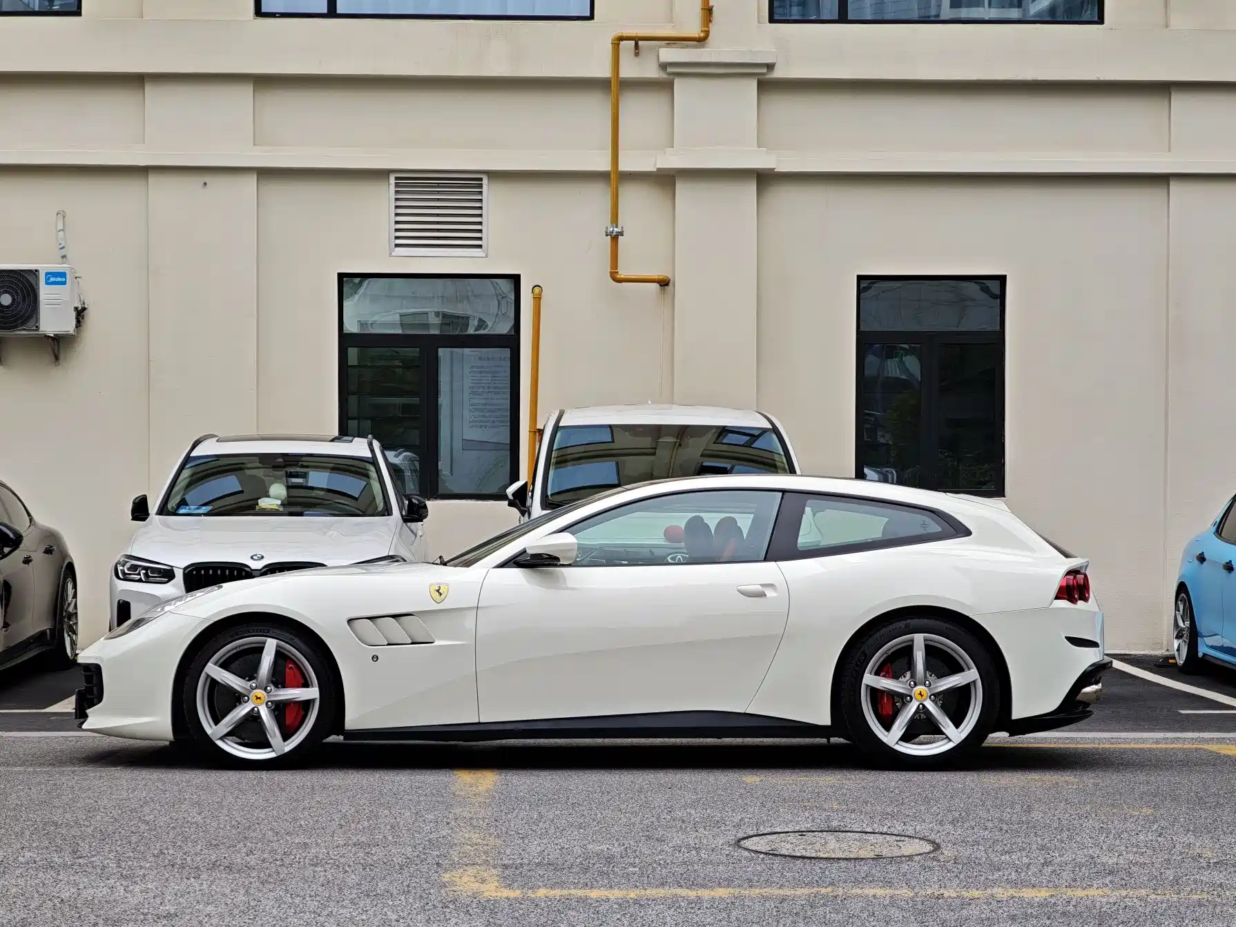 صورة 7 - Ferrari GTC4Lusso