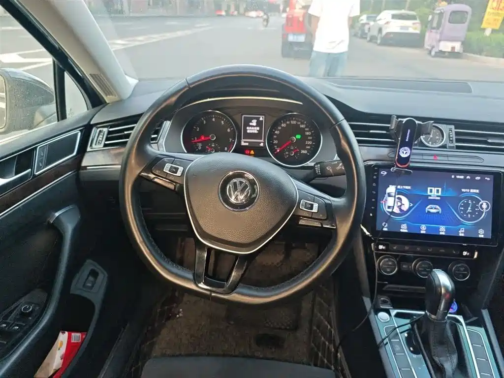 Volkswagen Magotan 2018 330TSI DSG Luxury фото 11