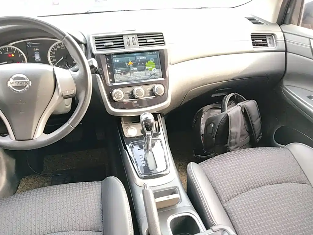 صورة 13 - Nissan Tiida