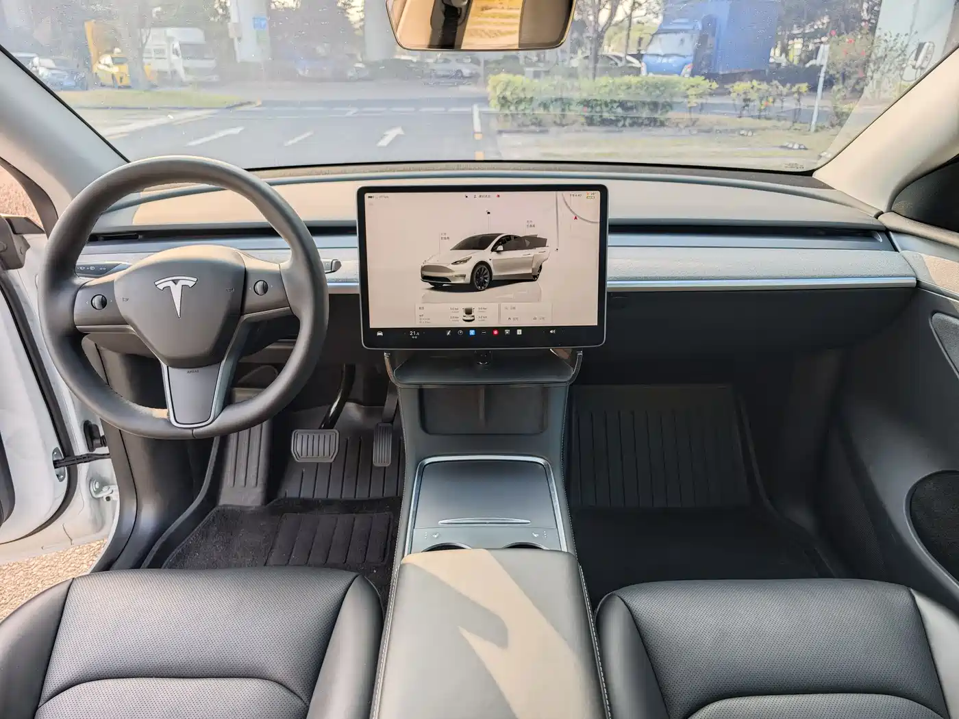 TESLA MODEL Y
