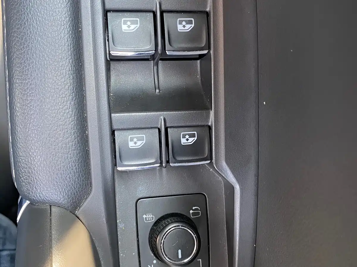 Volkswagen Tiguan L 2021 330TSI Automatic 2WD R-Line Premium фото 15