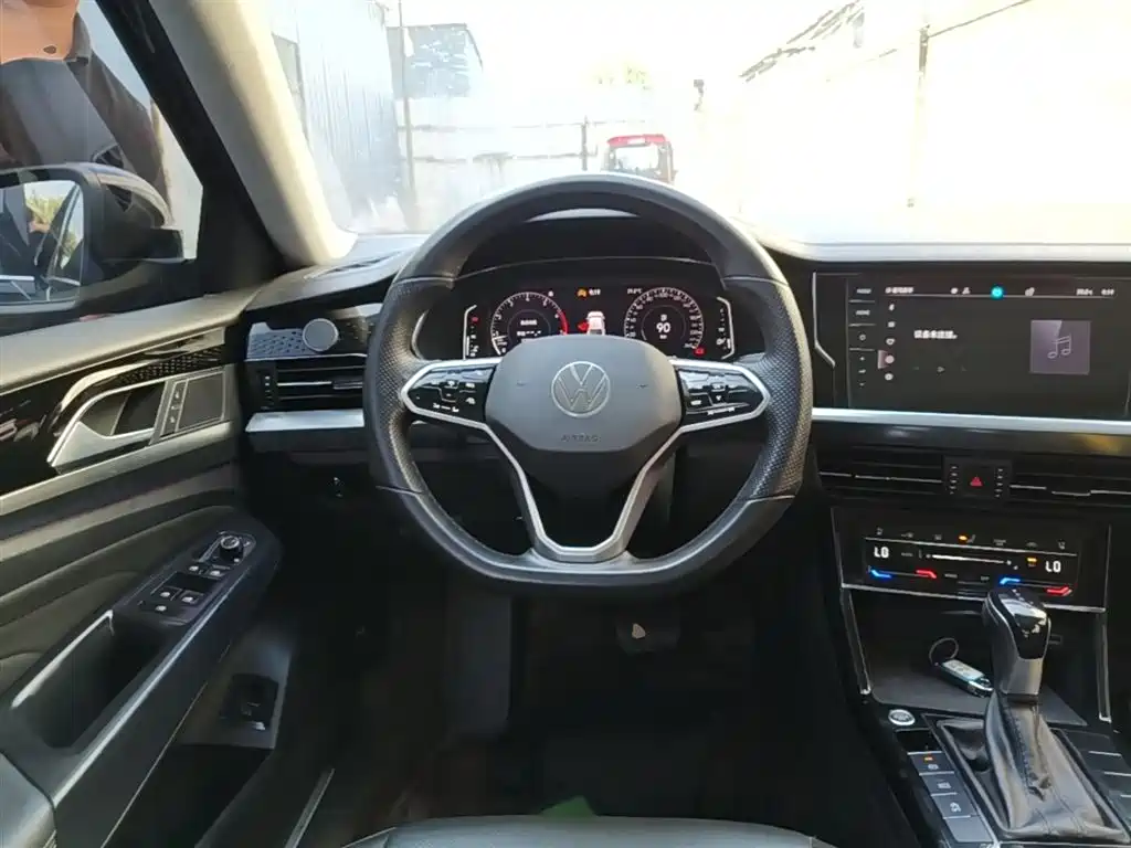 Volkswagen Passat 2023 Facelift 330TSI Starlight Luxury Edition фото 11