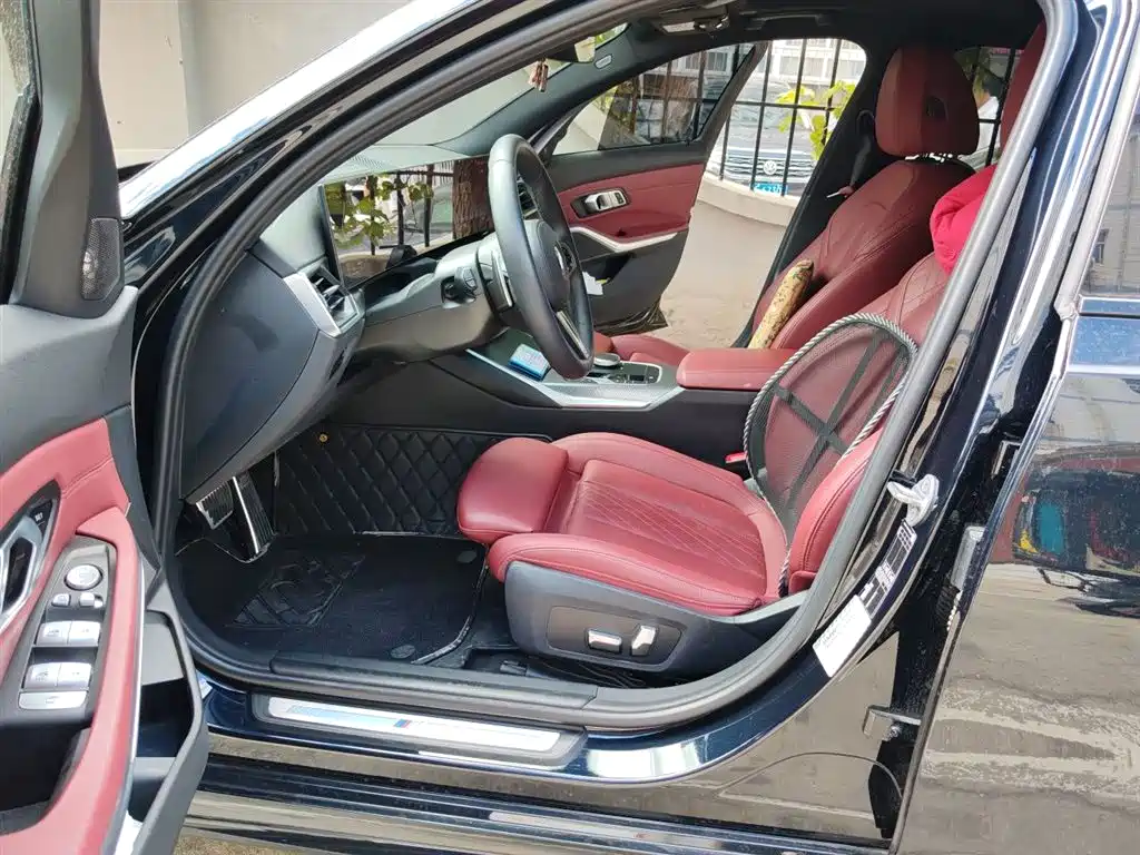 BMW 3 Series 2023 330i M Sport Shadow Edition фото 11
