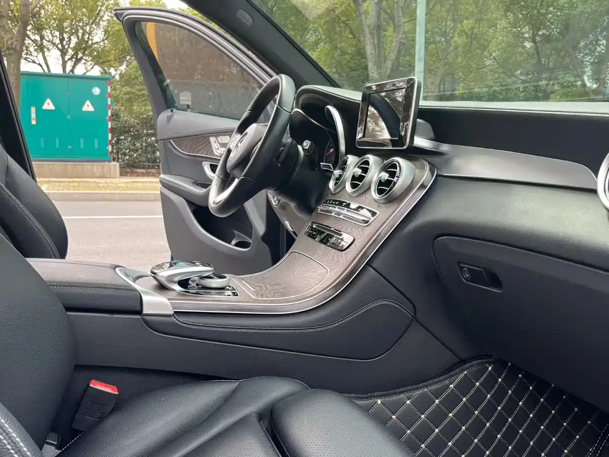 Mercedes-Benz GLC 2017 GLC 300 4MATIC Dynamic фото 3