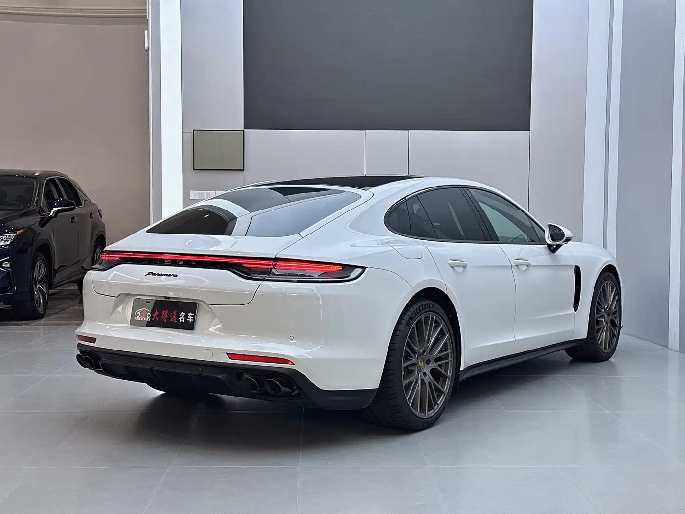 Porsche Panamera 2023 Facelift Panamera 2.9T Platinum Edition фото 18
