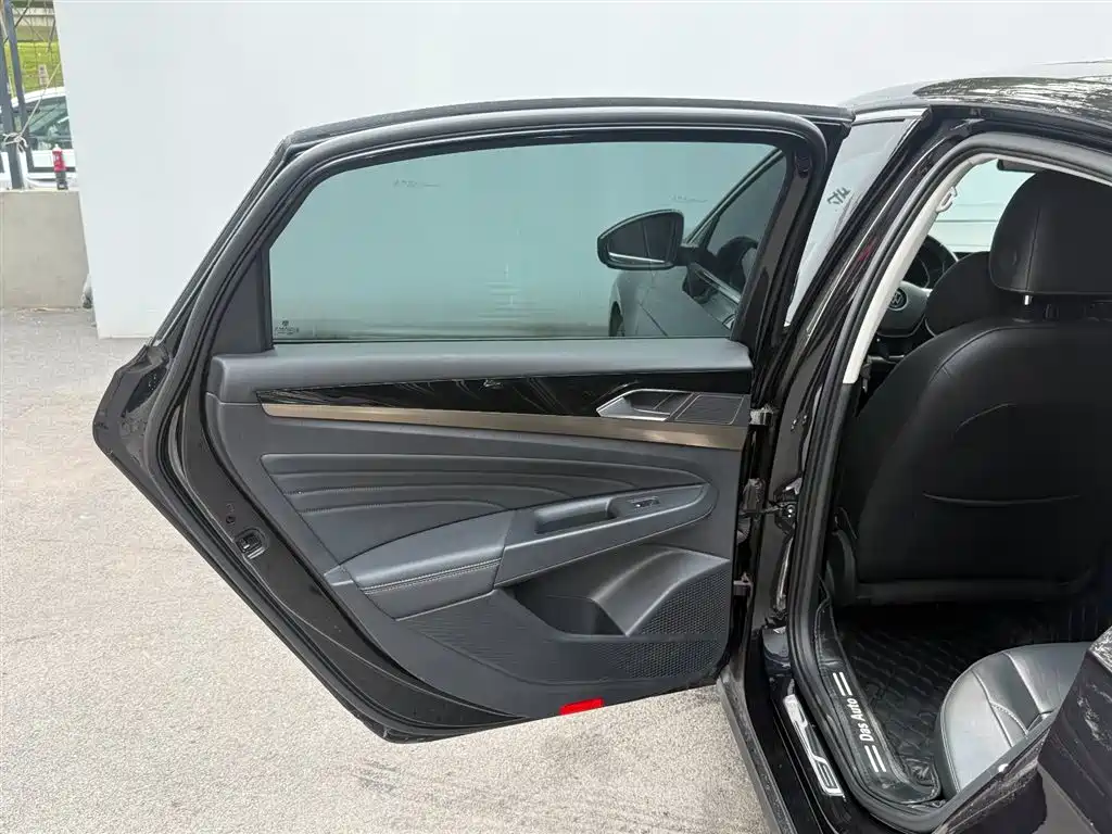 Volkswagen Passat 2020 330TSI Elite Edition China V фото 12