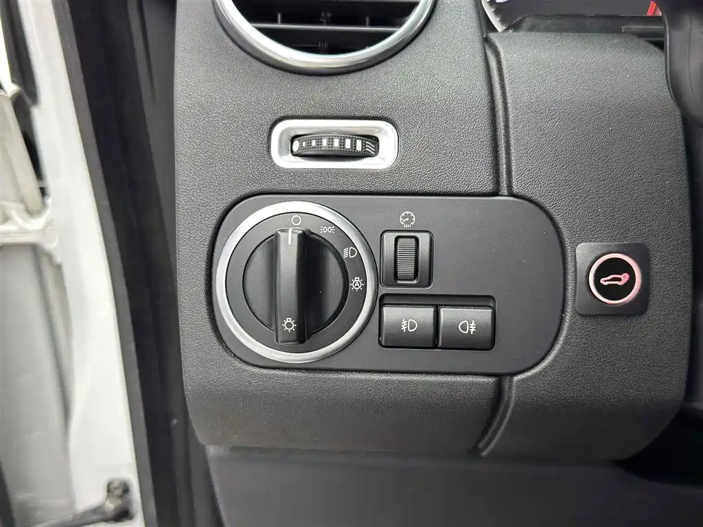 Land Rover Discovery 2016 3.0 SC V6 HSE фото 16