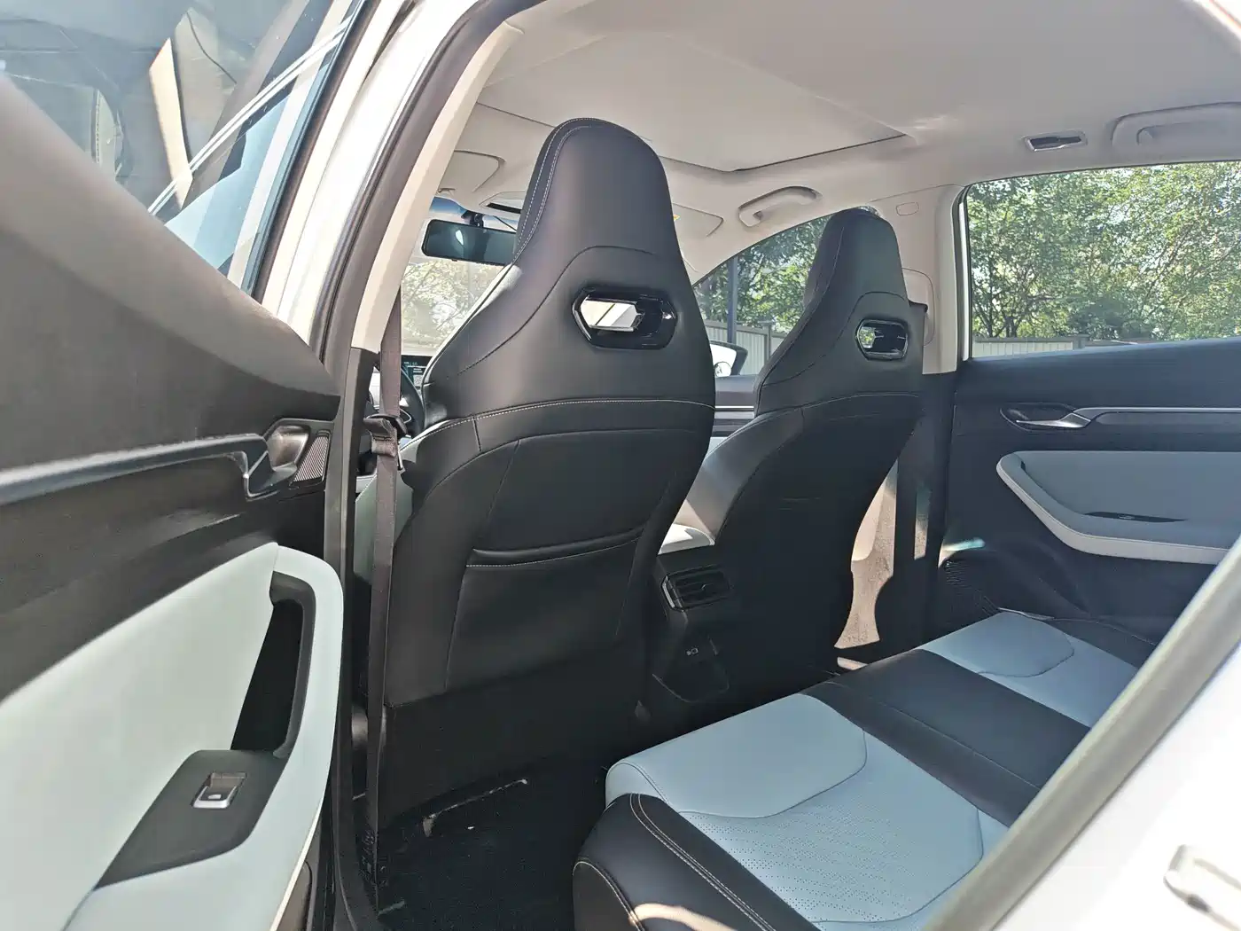 Geely Emgrand S 2022 2022 1.4T CVT Crossover Player