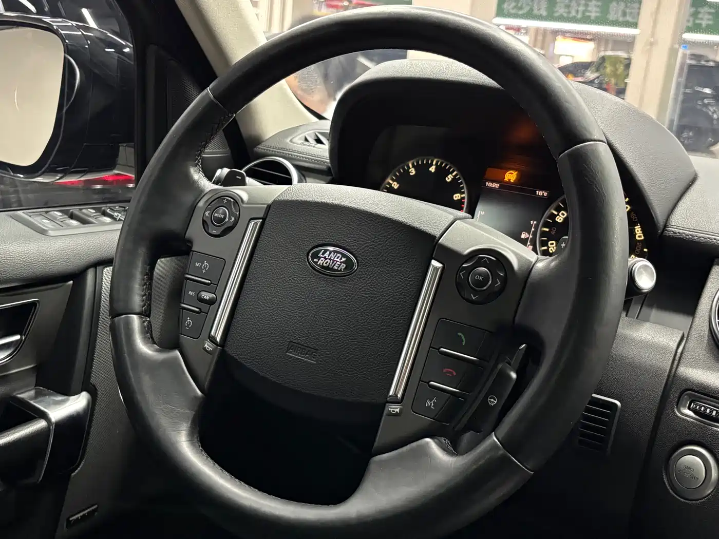 Land Rover Discovery 2016 3.0 SC V6 SE фото 12
