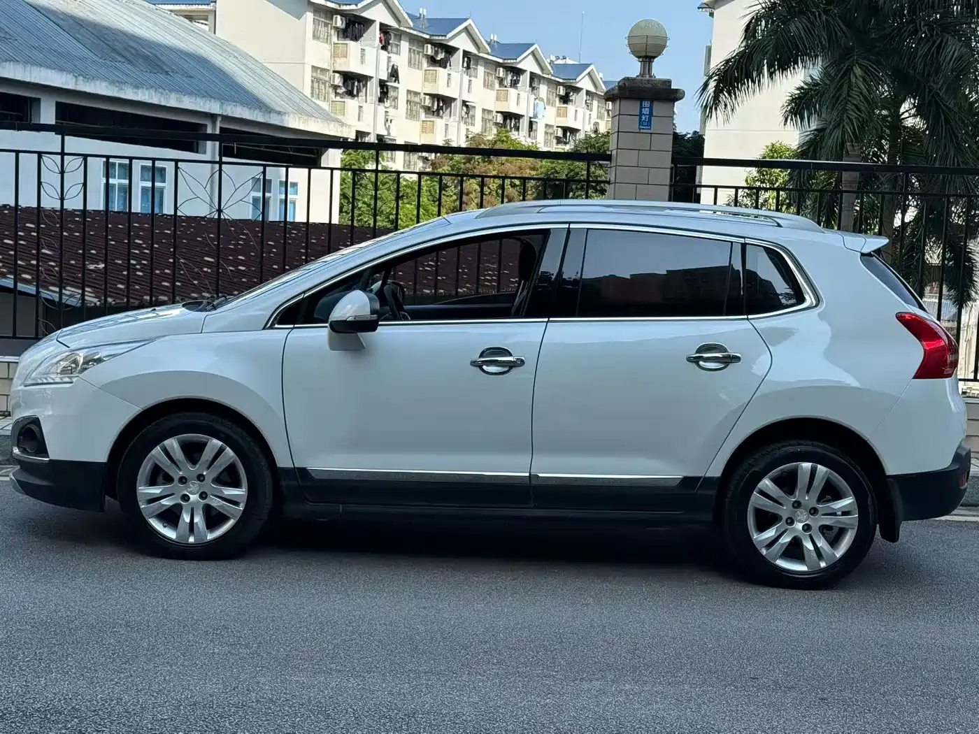 Peugeot 3008 2015 2.0L Automatic Classic Edition фото 5