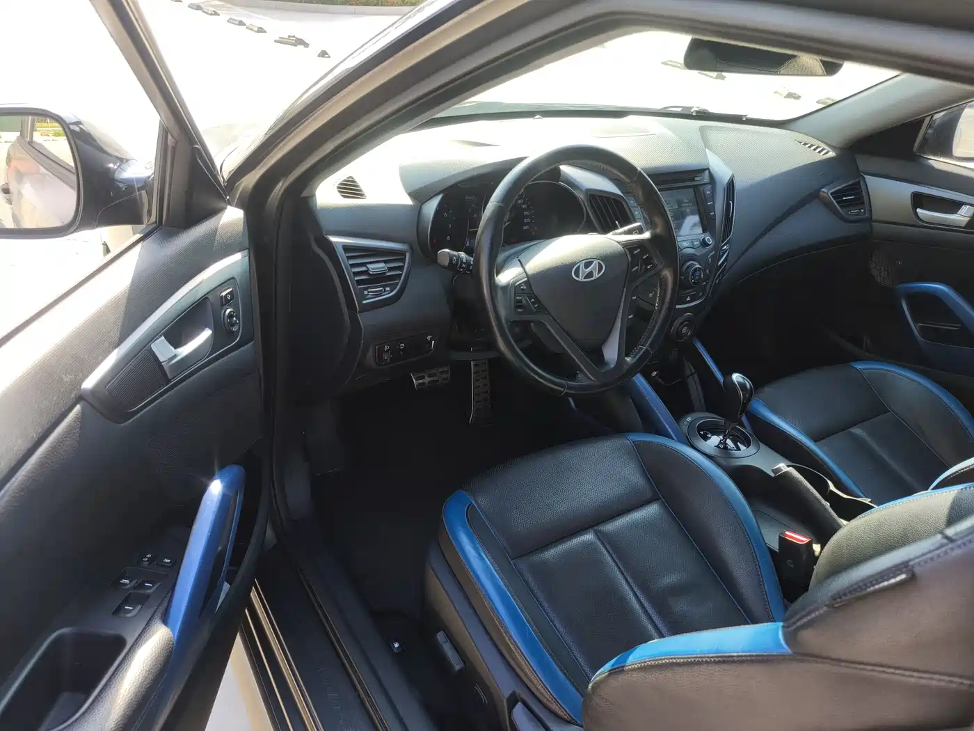Hyundai Veloster 2012 1.6T Automatic Luxury фото 9