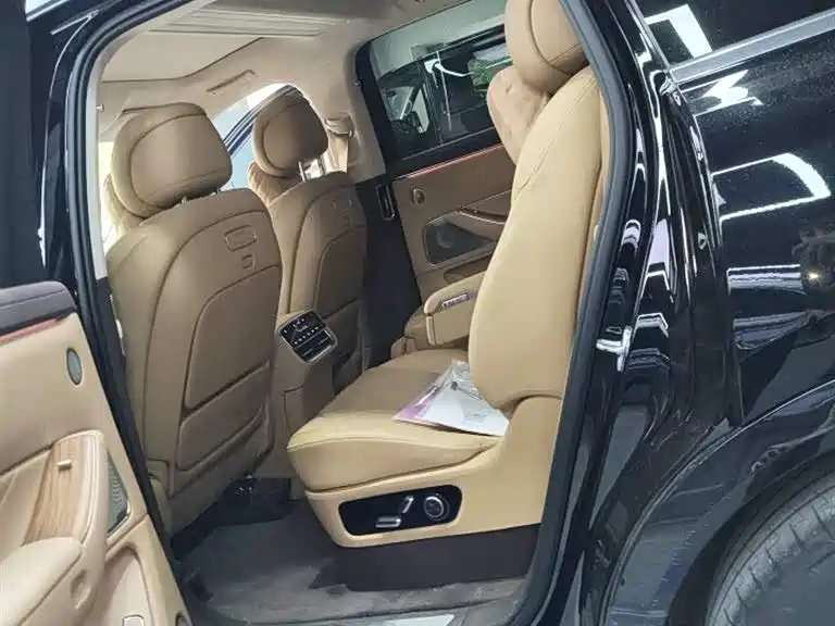 AITO Wenjie AITO M8 2025 Extended Range Ultra 53.4kWh 6-Seater фото 3