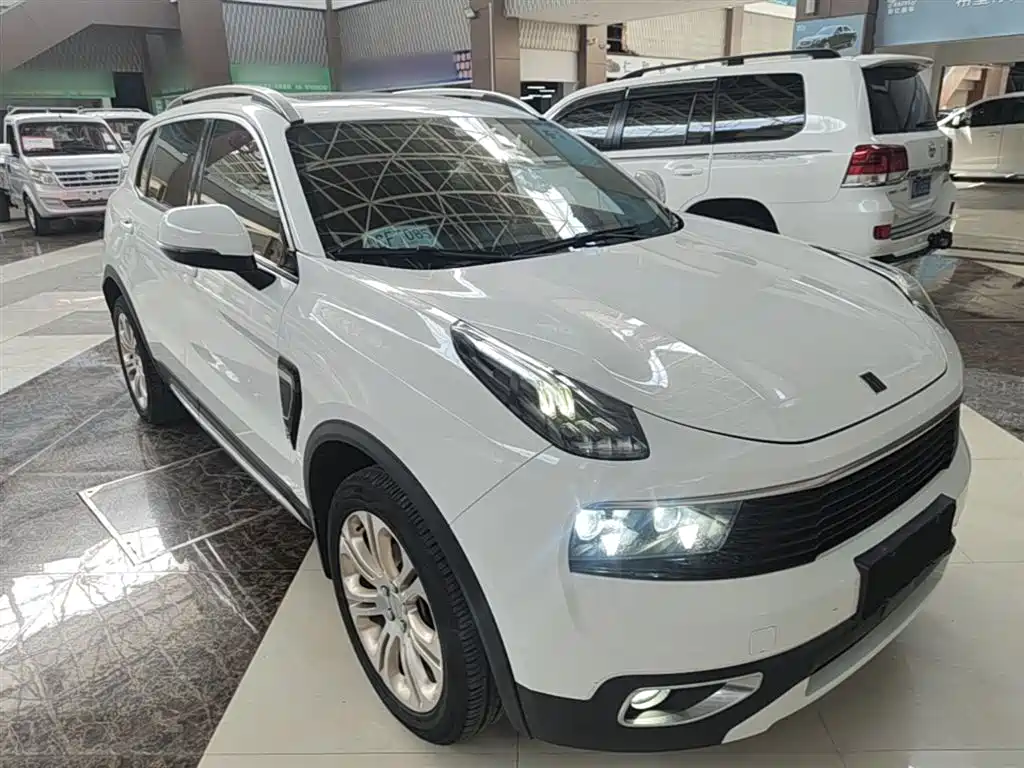 Lynk & Co 01 2017 2.0T 2WD Pro Version фото 4