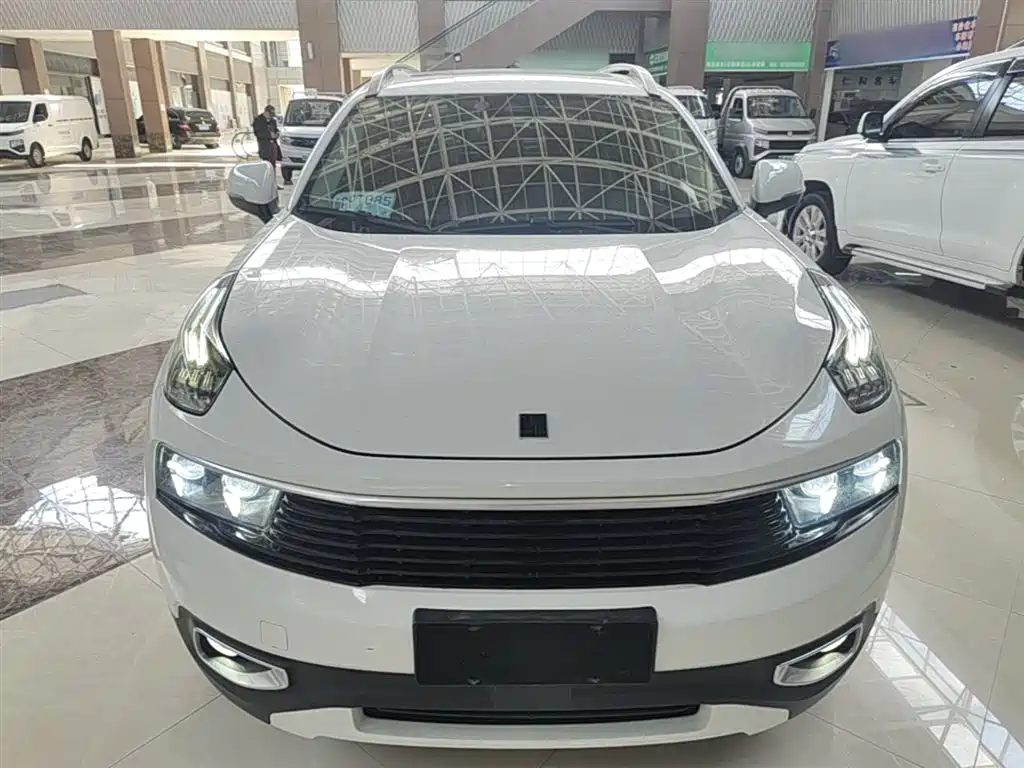 Lynk & Co 01 2017 2.0T 2WD Pro Version фото 3