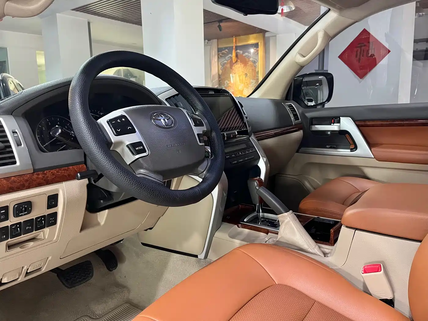 Toyota Land Cruiser (Import) 2015 4.0L V6 Middle East Low Configuration Edition фото 11