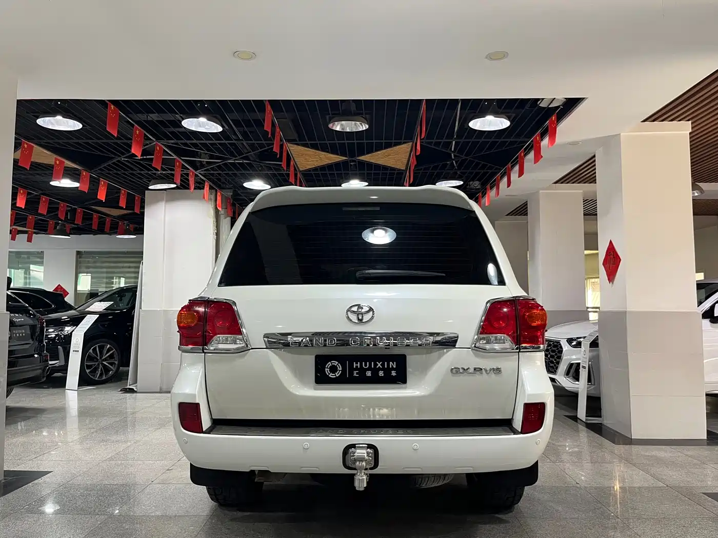 Toyota Land Cruiser (Import) 2015 4.0L V6 Middle East Low Configuration Edition фото 15