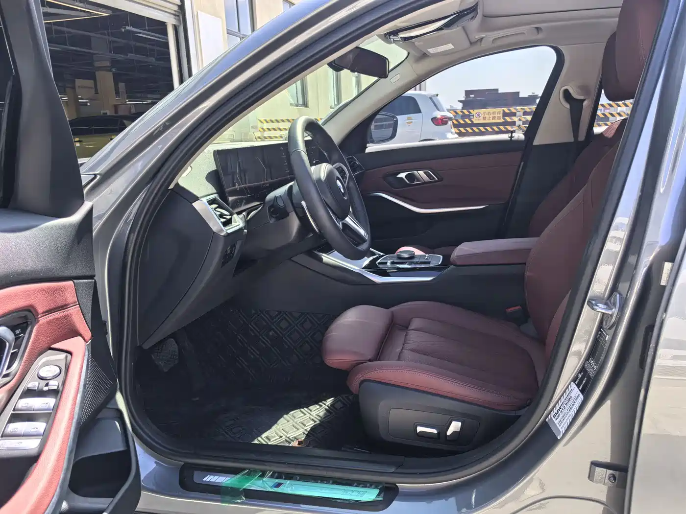BMW 3 Series 2023 320Li M Sport Package фото 4