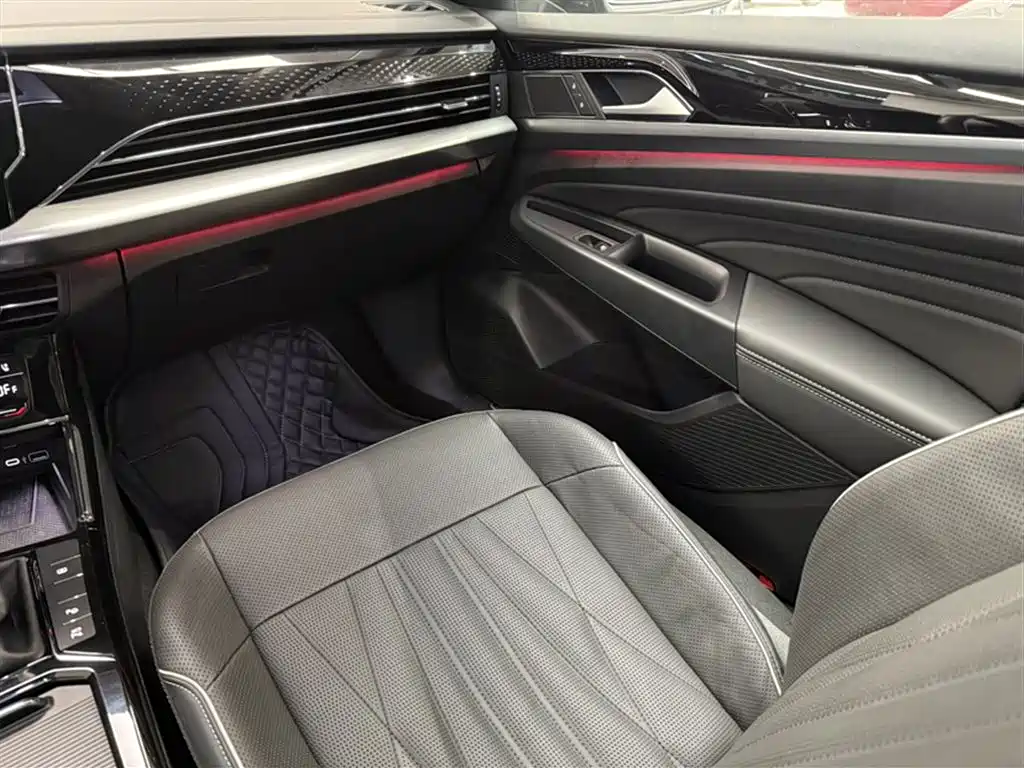 Volkswagen Passat 2022 330TSI Starry Sky Premium Edition фото 22