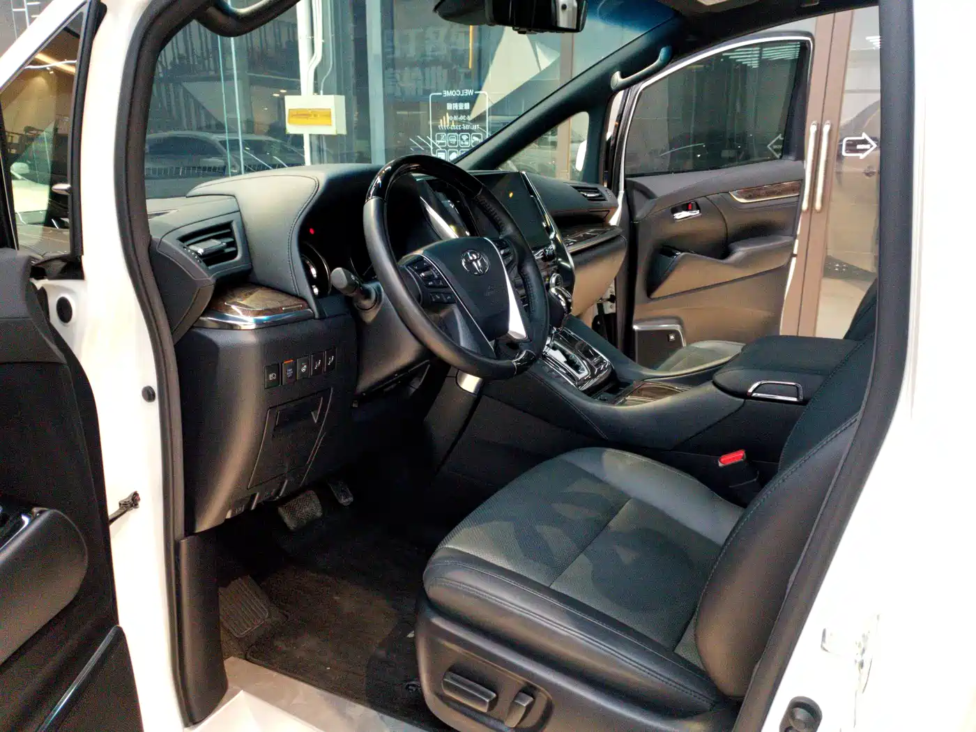 Toyota Vellfire 2021 Crown Hybrid 2.5L HV Premium Edition фото 10