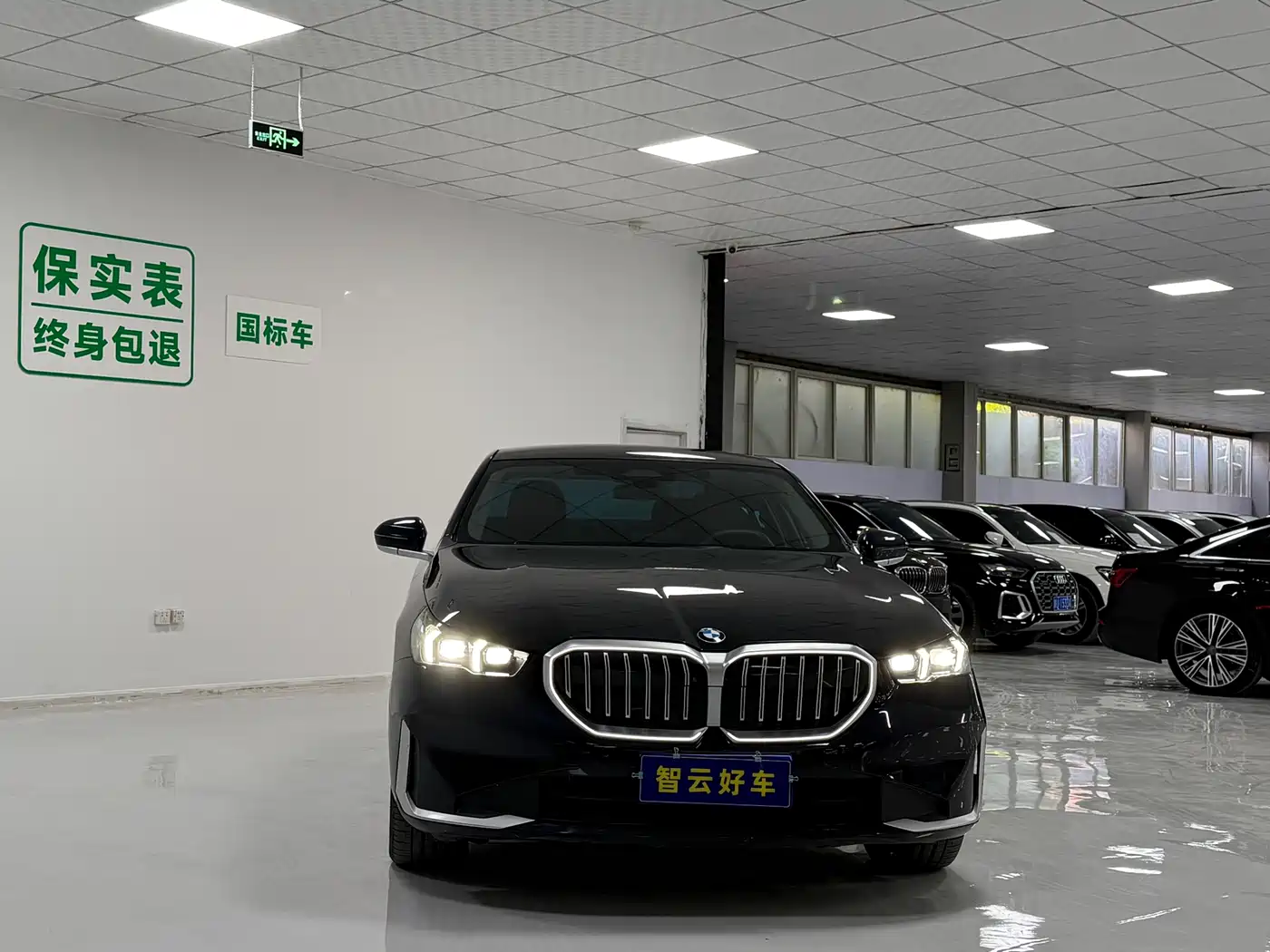 BMW 5 Series 2024 525Li Luxury Package фото 3
