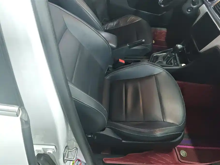 Volkswagen Lavida Tour 2015 1.6L Automatic Comfort Edition фото 8