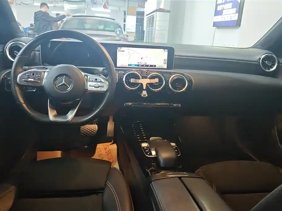 Mercedes-Benz A-Class 2019 A 200 L Sport Sedan фото 12
