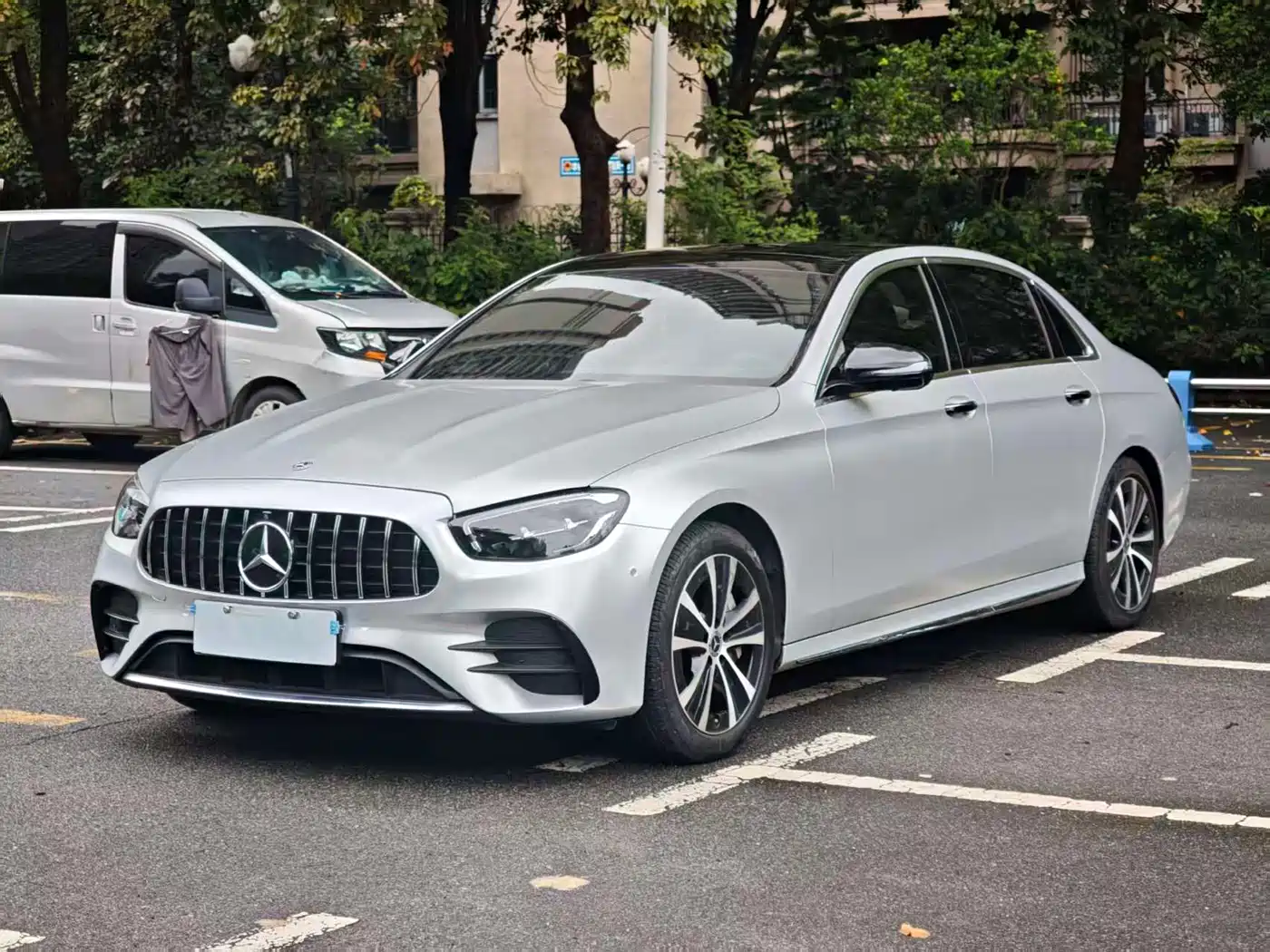 Mercedes-Benz E-Class New Energy 2022 Facelift II E 350 e L Plug-in Hybrid Sports Sedan