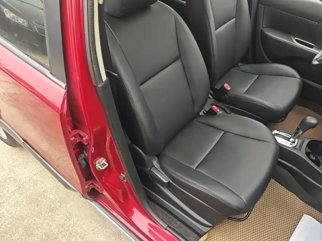 Nissan Livina 2015 2013 Sporty 1.6XV CVT Luxury