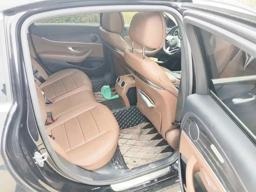 Mercedes-Benz E-Class, миниатюра 11