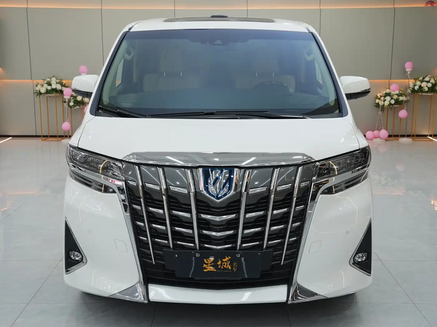 Toyota Alphard 2021 Hybrid 2.5L Luxury фото 2
