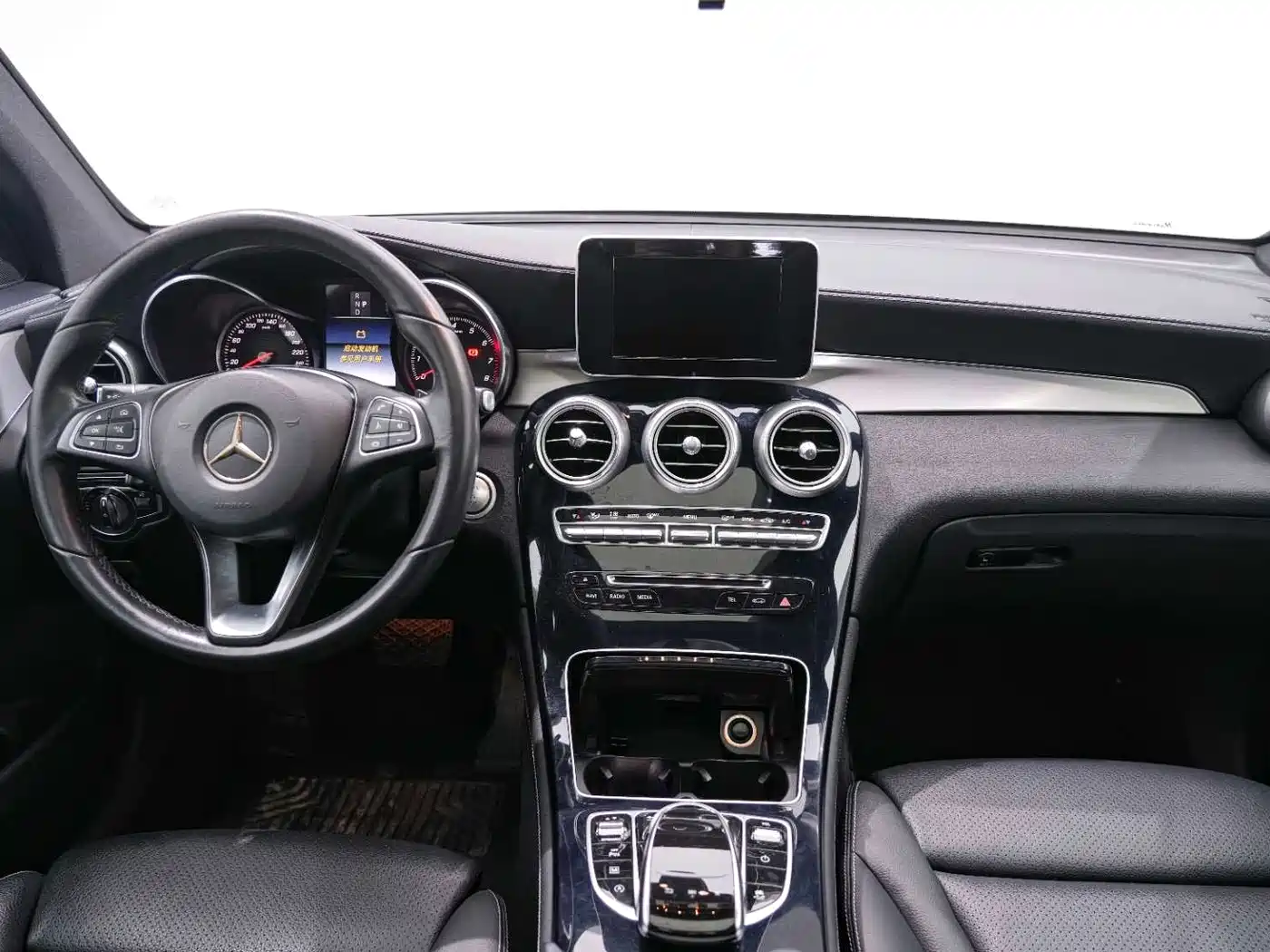 Mercedes-Benz GLC 2018 Facelift GLC 200 4MATIC фото 16